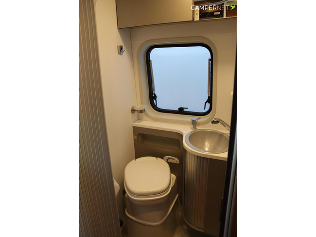 Adria TWIN 600 SPT Multijet 150pk | Omvormer | Luifel | Trekhaak | Bearlock | Fietsendrager | Dwarsbed | LED TV | Parkeersensoren acht foto: 18