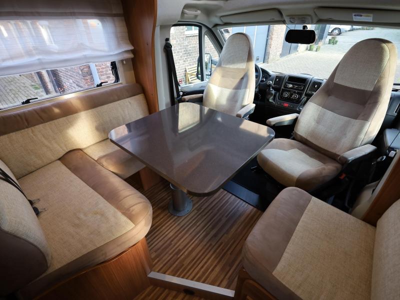 Adria Matrix M 670 SC queensbed + hefbed  foto: 4