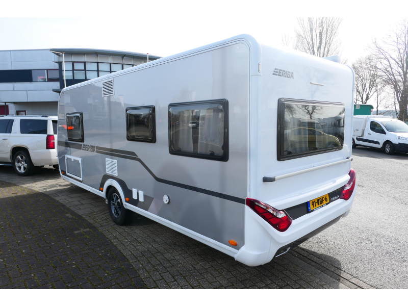 Eriba Nova 530 enk. bed zeer luxe  foto: 3