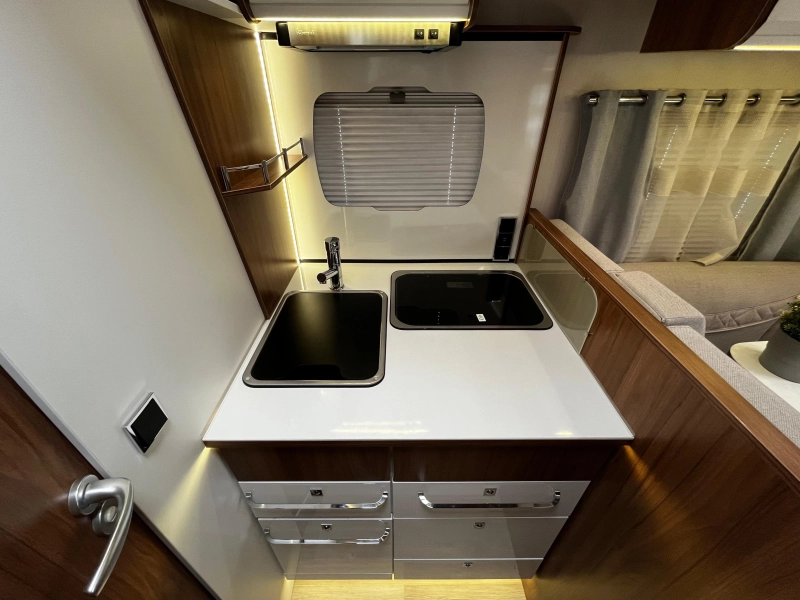 Pilote P 706 GJ Camper, 4 person photo: 7
