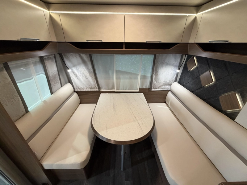 Tabbert Cazadora 460 E camas individuales / dinette foto: 10