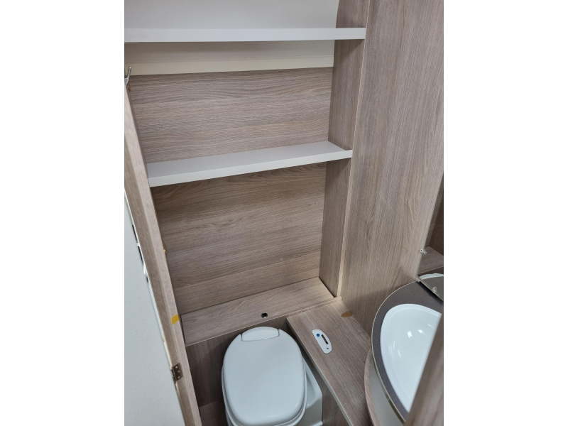 Bürstner Premio Life 425 TS € 1.250,= Acc. voordeel!  foto: 16