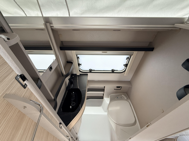 Eriba Touring 530 Thule 6300 Luifel  foto: 8