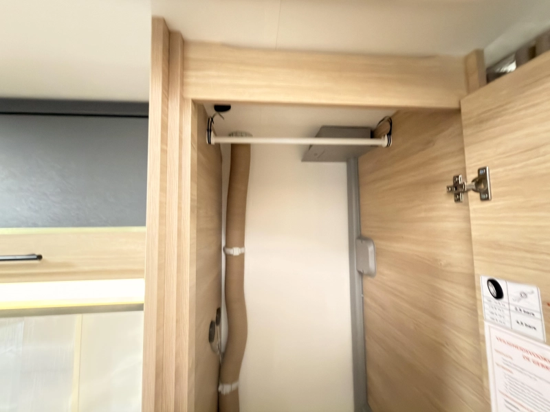 Sterckeman Easy Comfort 390 CP +mover+hordeur+1200kg  foto: 12