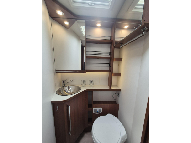 Rapido 8066 DF 150 PS Automatik Foto: 17