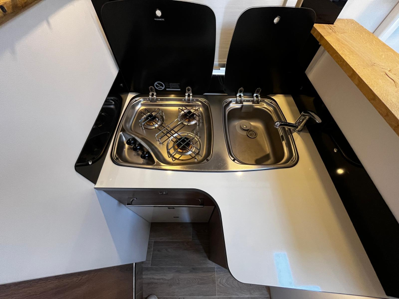 Dethleffs Trend 6757 Camper, Integrated 4 pers photo: 8