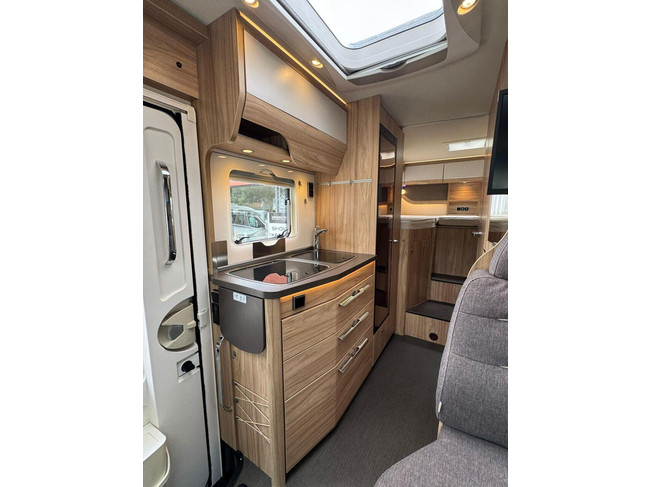 Hymer MLT 580 V6 190HP Single Beds Led 2 Solar Panels photo: 11
