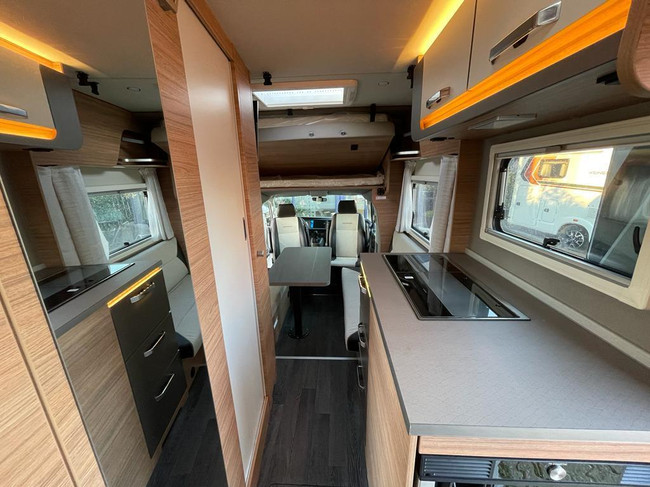 Weinsberg Xcursion 500 LT 150 PS DSG Bulli Foto: 9