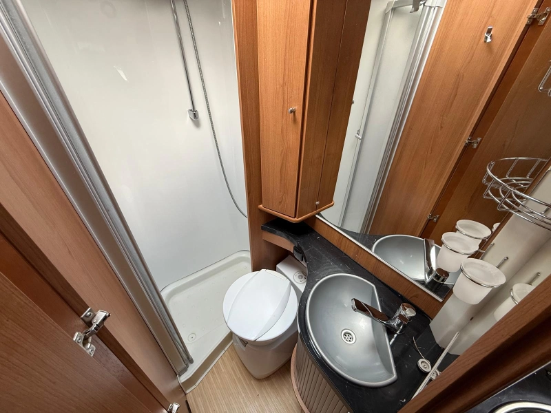 LMC Liberty Cruiser II 592 Compact Cama Fija Aire Acondicionado foto: 17
