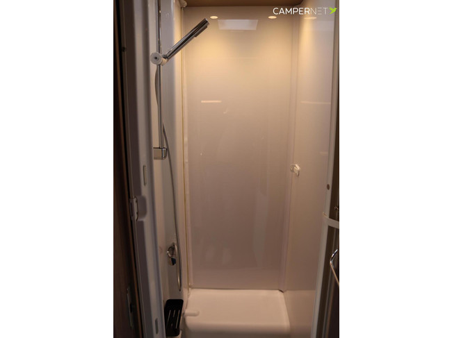 Carado T338 165pk Automaat | BR Systeem | LPG installatie | Lengtebedden | Omvormer | Lithium | Oven | Zonnepanelen | Bearlock | Editio foto: 21