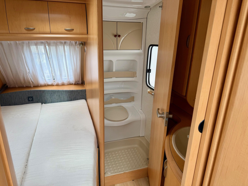 Hobby De Luxe 460 UFE mover fietsenrek voortent  foto: 9