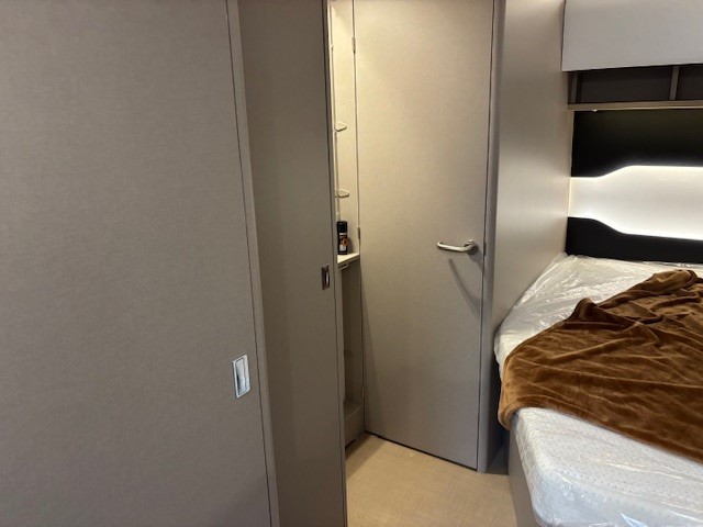 Bürstner Averso 465 TS foto: 8