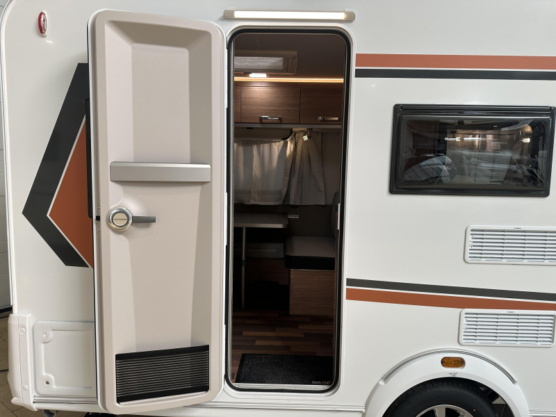 Weinsberg CaraOne Edition HOT 390 QD voortent | ex-verhuur  foto: 8
