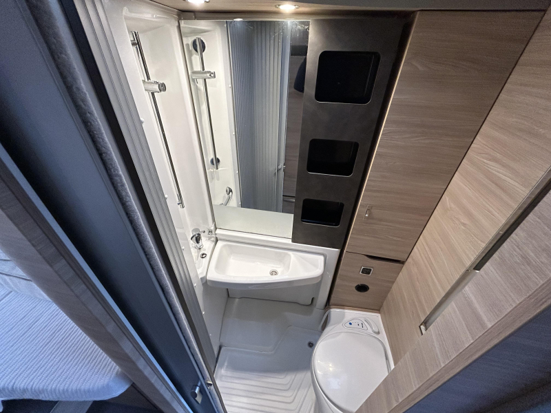 Knaus Van TI Man 650 MEG with leveling system photo: 9