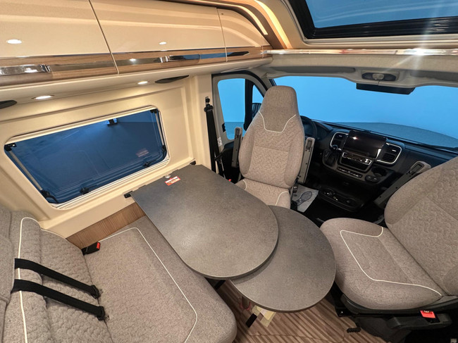 Malibu Van Diversity 600 DB K Charming GT Skyview foto: 6