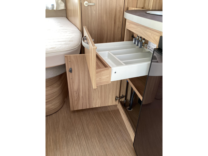 Eriba Nova Light Delight 465 Mover/ omnistor  foto: 17