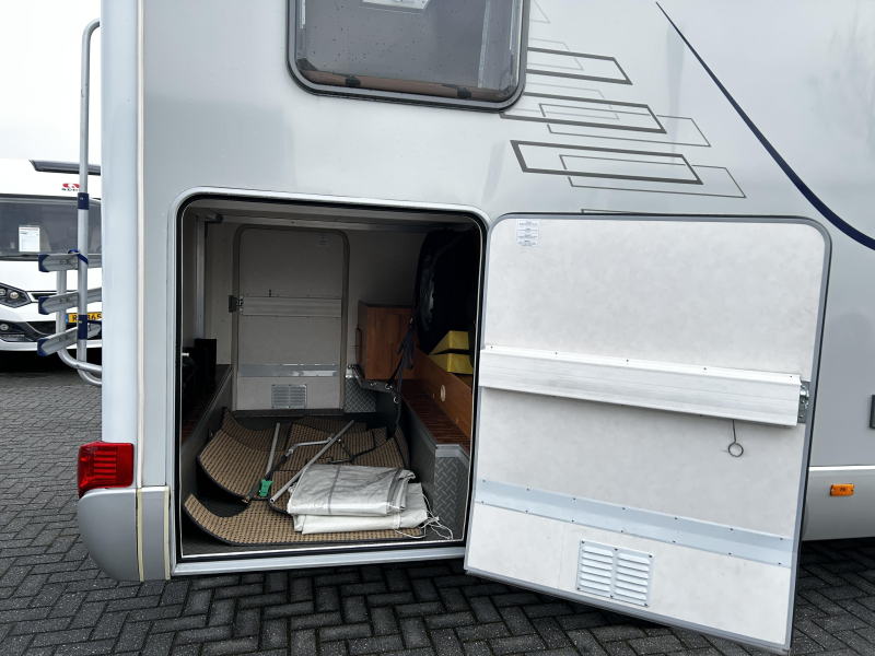 Hymer B614 CL Querbett/Hubbett/36.000km Foto: 5