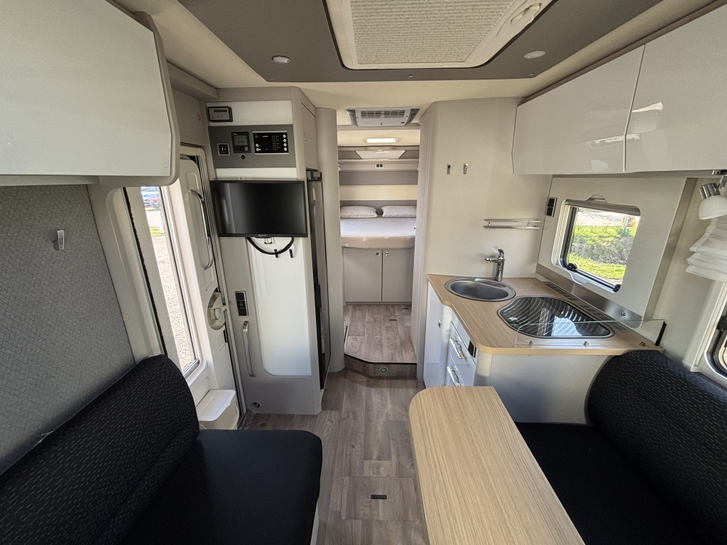 HYMER 2022 Face tot Face Queensbed 150pk handgeschakeld T695 S foto: 2
