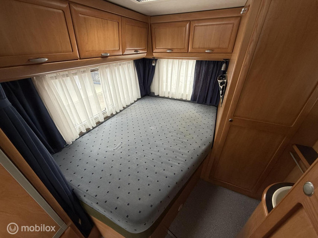 Hymer B 654 Fransbed + Hefbed / Airco op motor! foto: 6