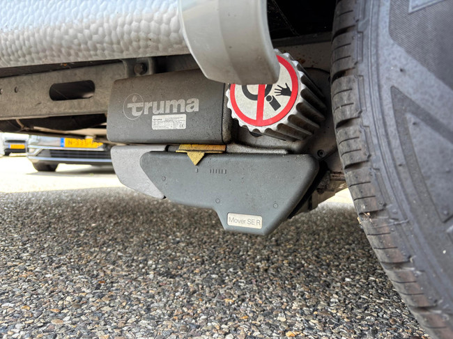 Eifelland Holiday 460 W614700 | 2 Enkele bedden | Mover volautomaat | Voortent met Luifel | Fietsendragers | 3-Pits gasfornuis foto: 20