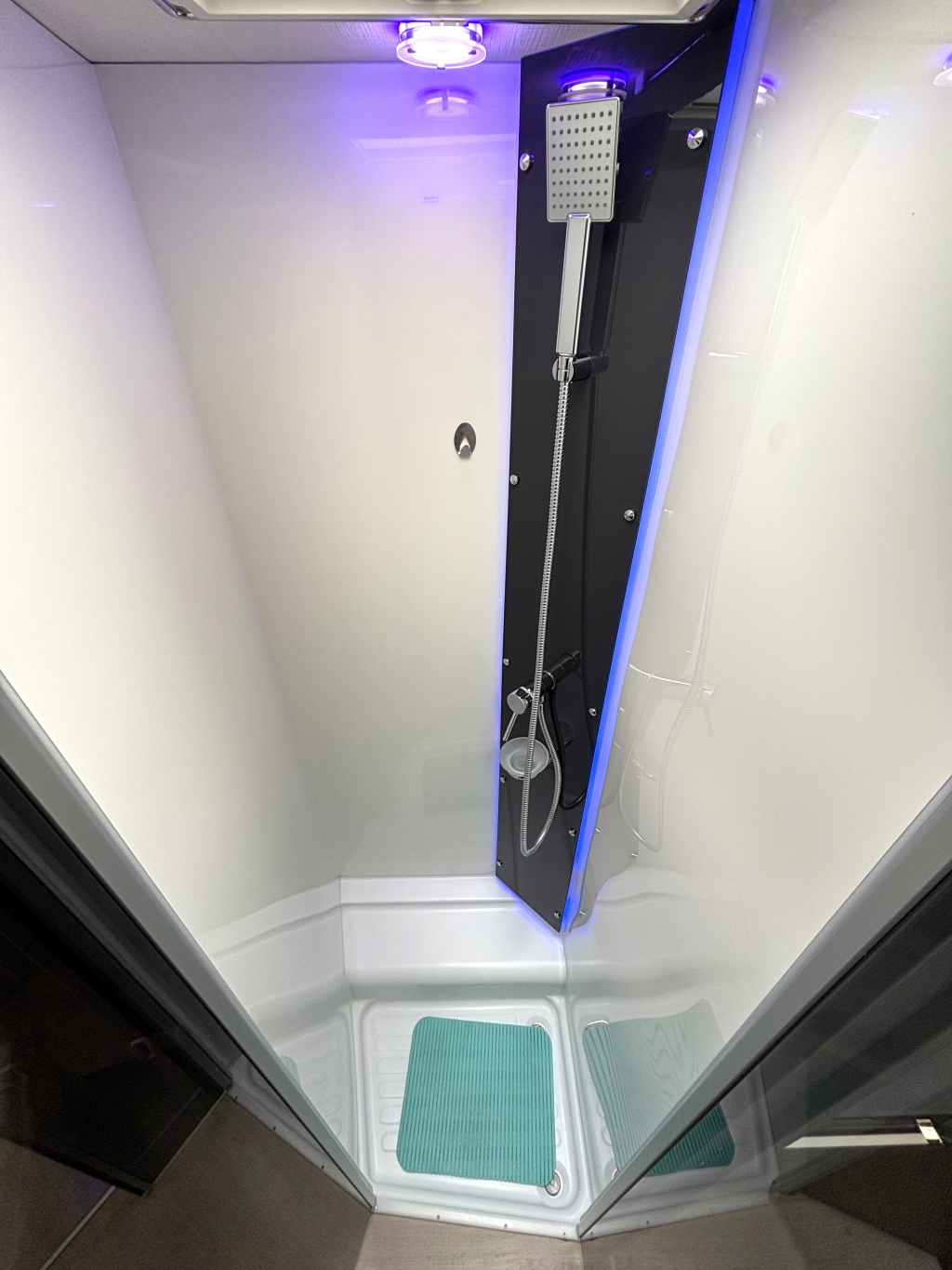 Chausson Titanium 758 EB AUTOMATIK QUEENSBETT + HUBBETT 170PS! Foto: 10