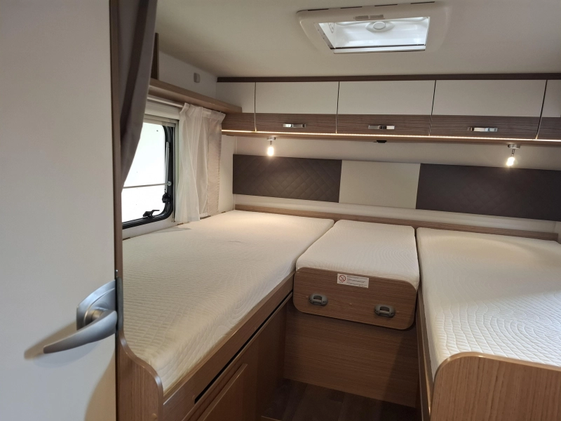 Hymer Carado 447 T 140CV Camas Individuales Solar foto: 6