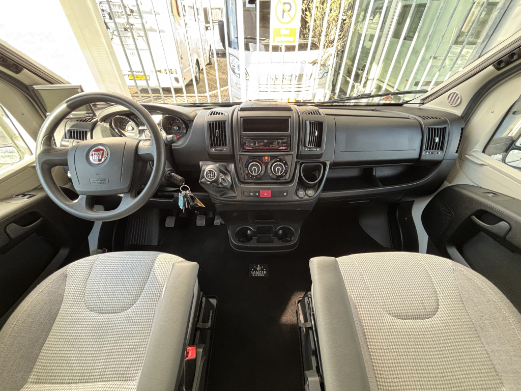 Adria Matrix Plus 670DC QUEENSBED + HEFBED + FACE TO FACE foto: 13