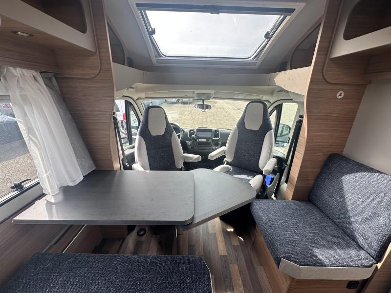 Weinsberg CaraSuite 700 ME Ensuite bad zonder hefbed  foto: 18