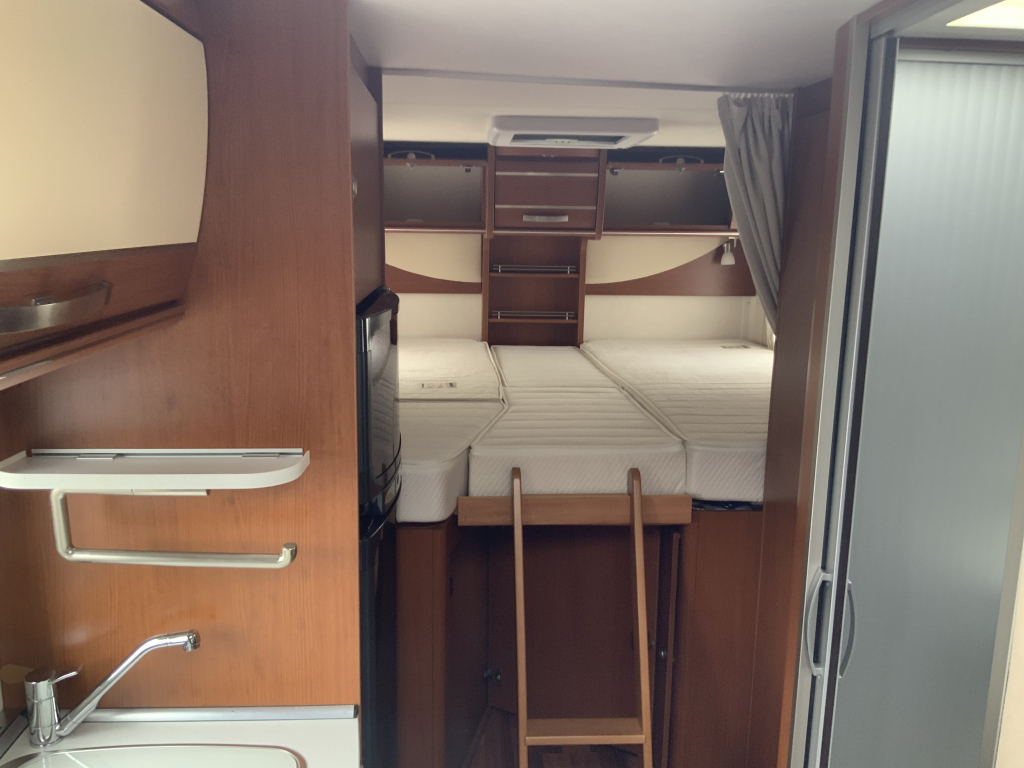 Hymer Exsis-I 674 EX 2.3 MultiJet 160 PK,Integraal,Motor-airco, 2 Lengte-bedden, Hef-bed, Garage, Trekhaak, etc, etc. Camper centrum on the road  foto: 10