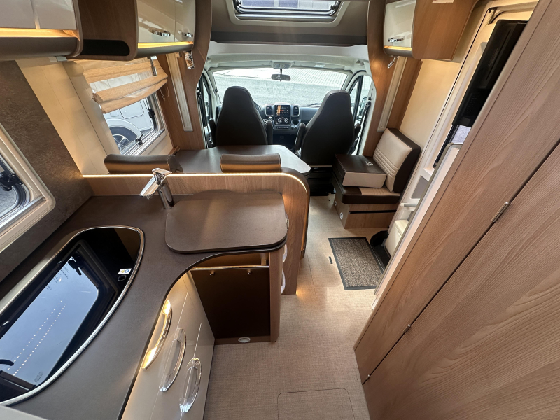 Bürstner Lyseo Harmony Line 690 Fiat 140PK Lengtebedden  foto: 10