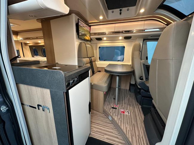 Malibu Van First Class Two Rooms 640 LE RB Charming GT Skyview photo: 5