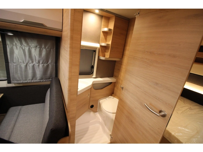 Knaus Sudwind Black Selection 420 QD Dwarsbed & Hoge koelkast!  foto: 16