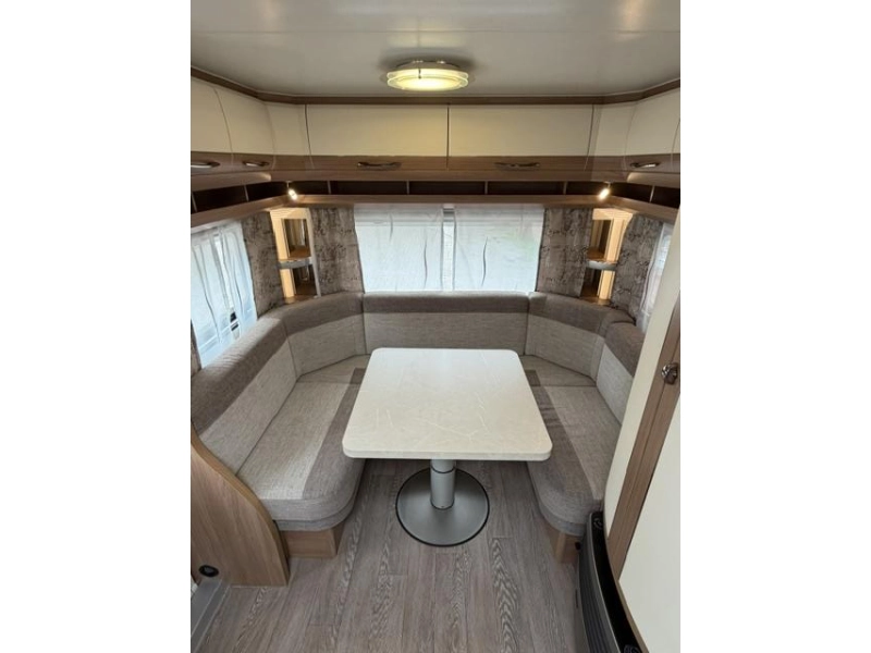 Hobby De Luxe 540 UFF Incl. Mover and Air Conditioning photo: 19