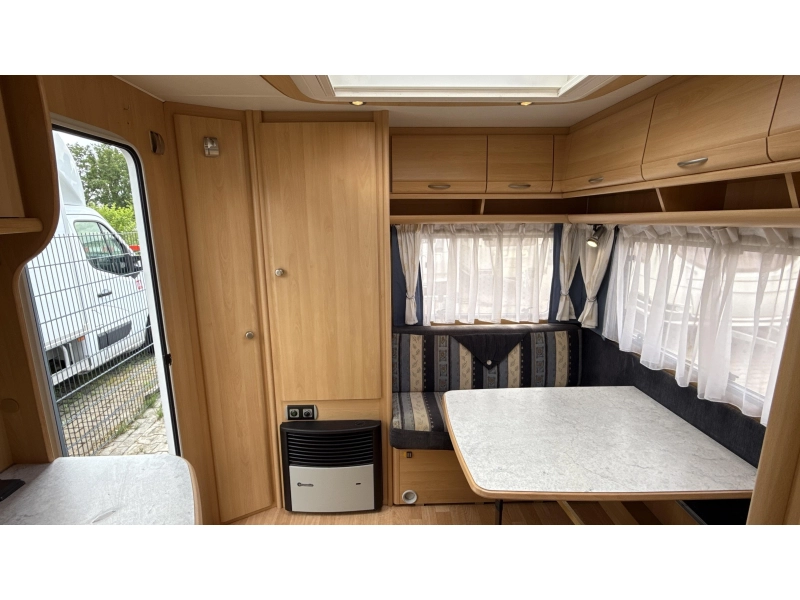 Dethleffs Camper 440 DB Zugsitz Festbett Toilette Foto: 3