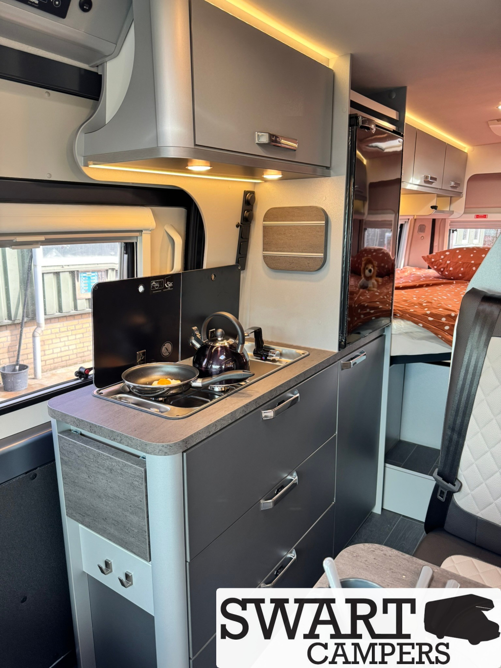 Weinsberg CaraBus Grey 630 ME Edition [Fire], Lengtebedden Automaat Maxi foto: 12