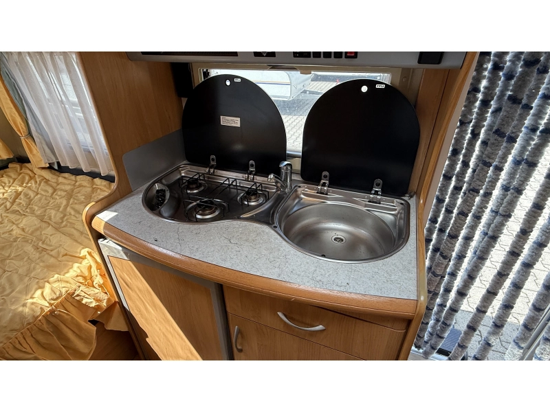 Hobby Excellent Easy 400 SF transverse bed train seat toilet photo: 7