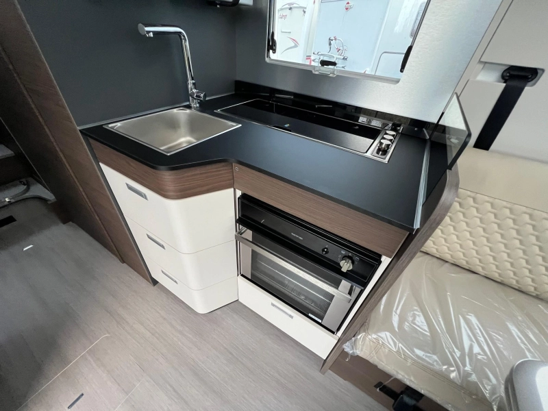 Adria Coral Supreme MB 670 DL LEDER/DAKAIRCONDITIONING  foto: 5