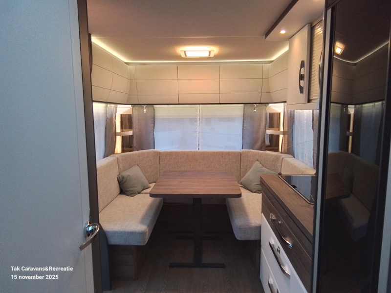 Hobby Excellent Edition 540 UFF con cama queen foto: 2