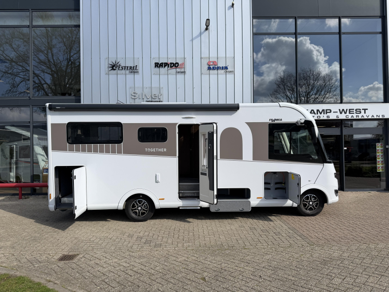Frankia F-Line 740 PLUS Asientos redondos Cama longitudinal Aire acondicionado foto: 11
