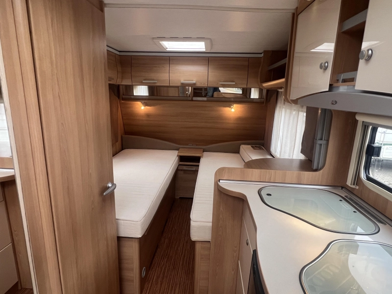 TEC Travel King 470 E asientos camas individuales inodoro foto: 2