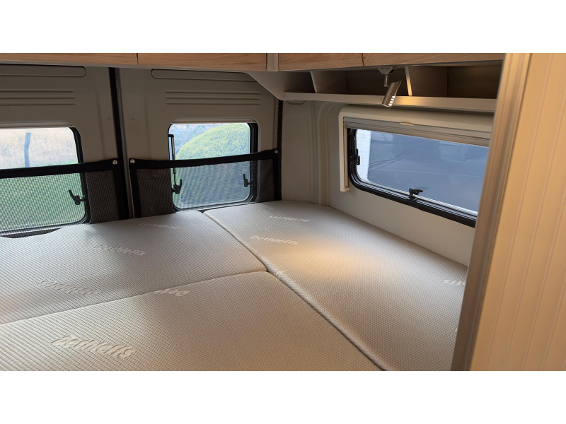 Dethleffs Globetrail Advantage 600 DR dwarsbed hefdak bovenbed  foto: 13