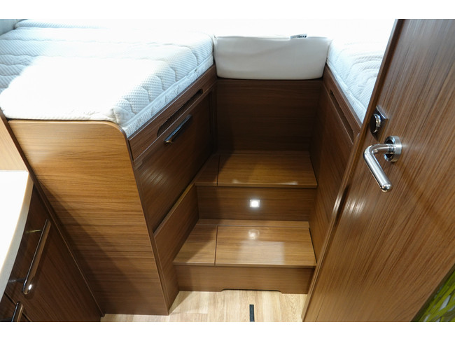NIESMANN BISCHOFF Arto 79 E 180Pk Automatic | Air suspension | Level system | Top cabinets photo: 17