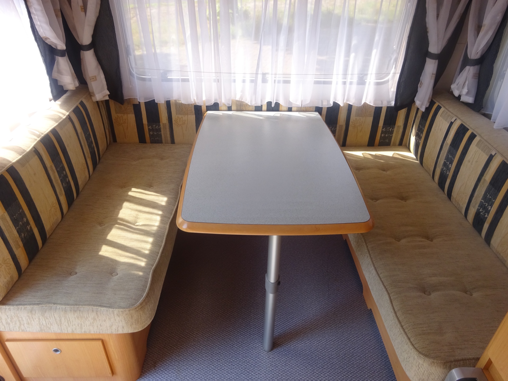 Tec Travelking 450 Met Vast Bed Mover en Airco foto: 15