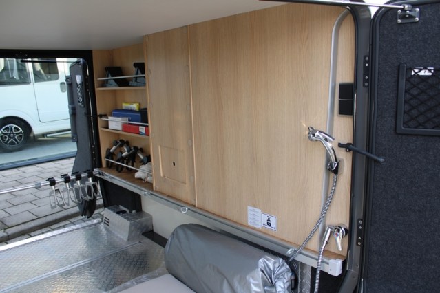 Volledig luchtgeveerde Hymer B ML I 780 9 G Tronic Automaat 170 pk Mercedes 417 CDI (53  foto: 17
