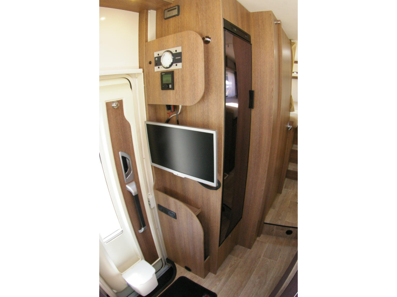 Dethleffs Trend I 7057 Enkele bedden, Hefbed.  foto: 10