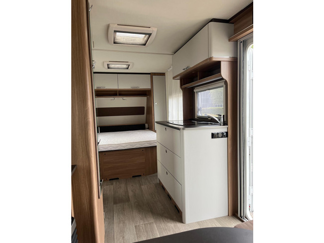 Bürstner Premio 490 TS | Queensbed | Voortent | Vol automatische Mover | Fietsenrek | Asschokbrekers foto: 10