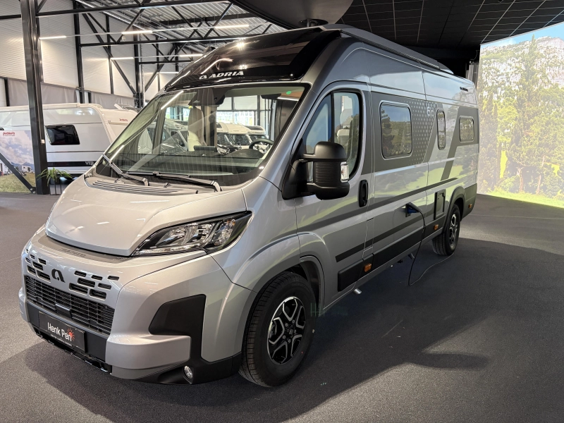 Adria Twin 640 SGX 60 years / hefdak autom.  foto: 2