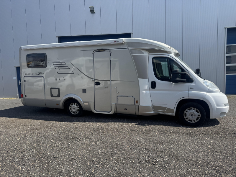 Hymer Exclusive Line 614 CL fixed bed photo: 0