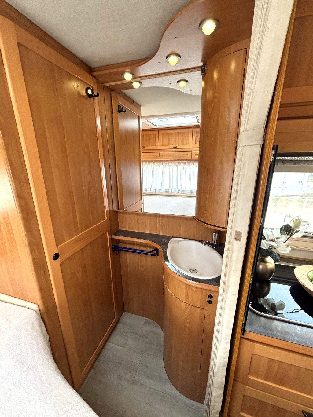 Hymer E 690 DUBBELLUCHT FRANSBED + HEFBED 4X ZONNEPANEEL! foto: 10