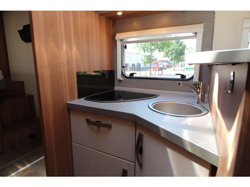 Weinsberg CaraLoft Queensbed + Hefbed  foto: 16